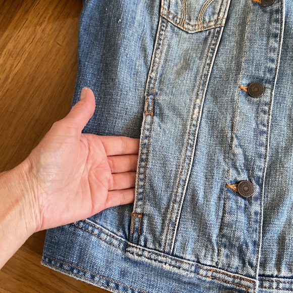 HOLLISTER DENIM JACKET WITH FLORAL SATIN LINING - Picture 9 of 11